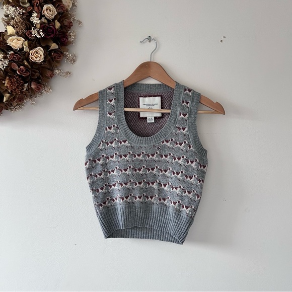 AEO | Puppy-Patterned Cropped Knit Vest - Picture 1 of 4